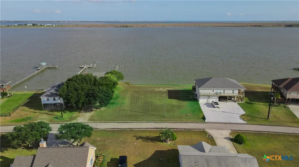1664 W Bayshore Drive Palacios, TX 77465