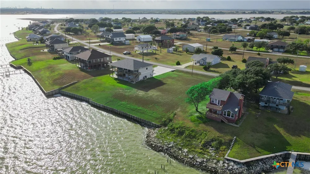 1664 W Bayshore Drive Palacios, TX 77465
