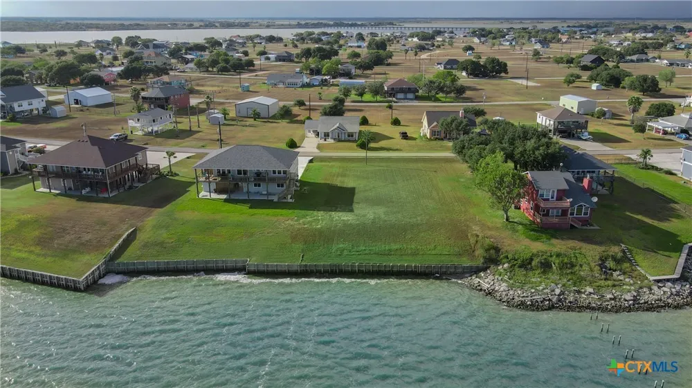 1664 W Bayshore Drive Palacios, TX 77465