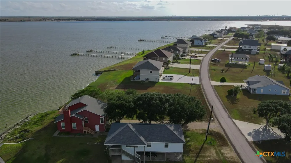 1664 W Bayshore Drive Palacios, TX 77465