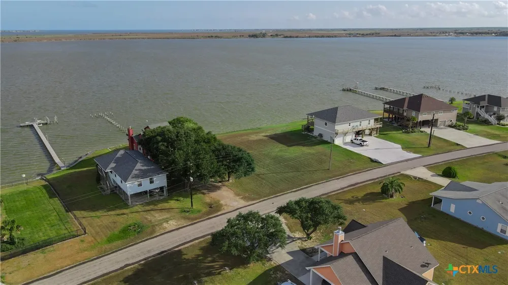 1664 W Bayshore Drive Palacios, TX 77465