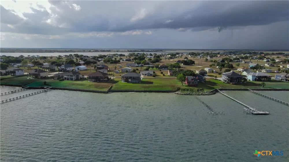 1664 W Bayshore Drive Palacios, TX 77465