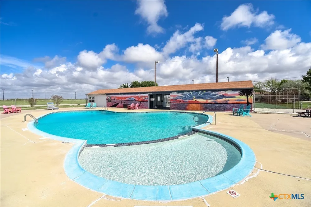 1664 W Bayshore Drive Palacios, TX 77465
