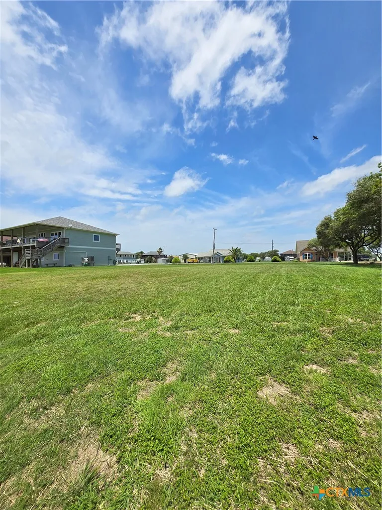 1664 W Bayshore Drive Palacios, TX 77465