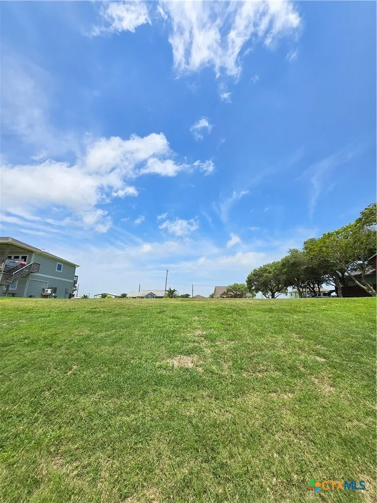 1664 W Bayshore Drive Palacios, TX 77465