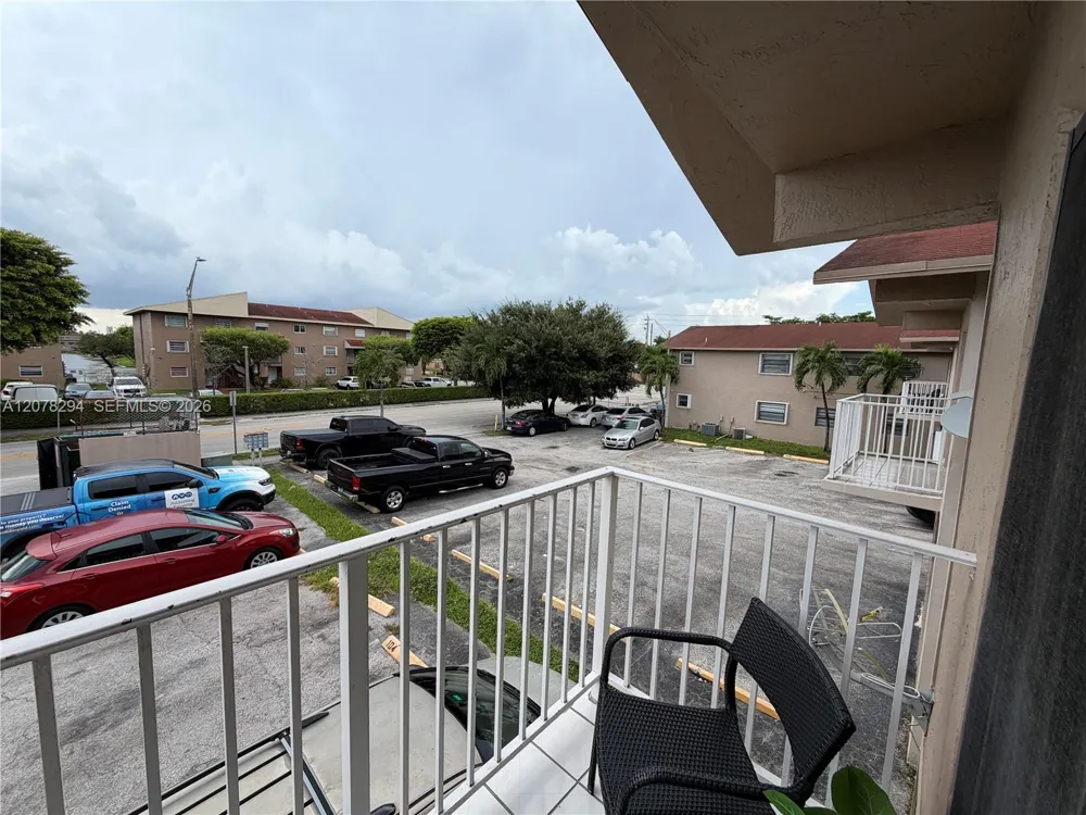 5935 W 26th Ave #204 Hialeah, FL 33016