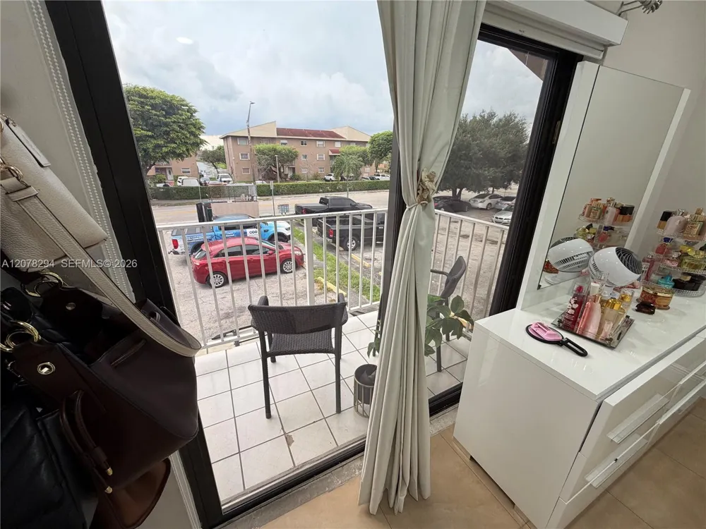 5935 W 26th Ave #204 Hialeah, FL 33016