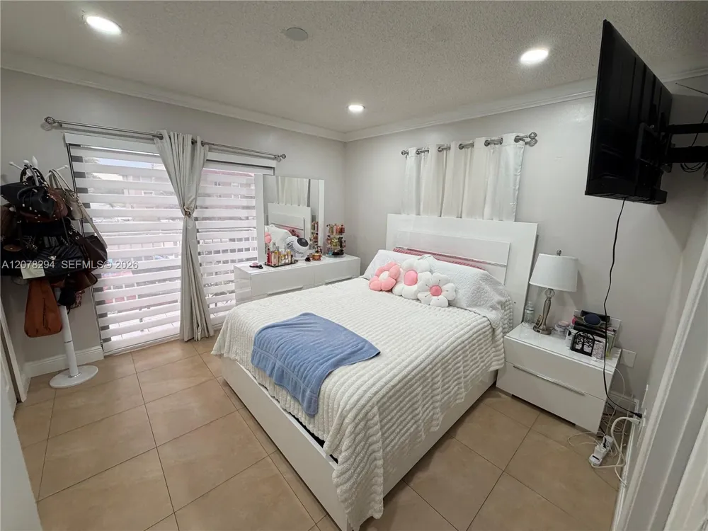 5935 W 26th Ave #204 Hialeah, FL 33016