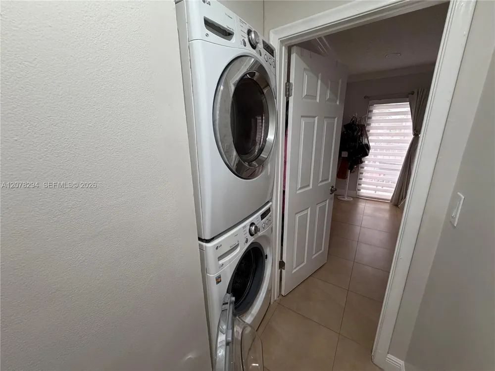 5935 W 26th Ave #204 Hialeah, FL 33016