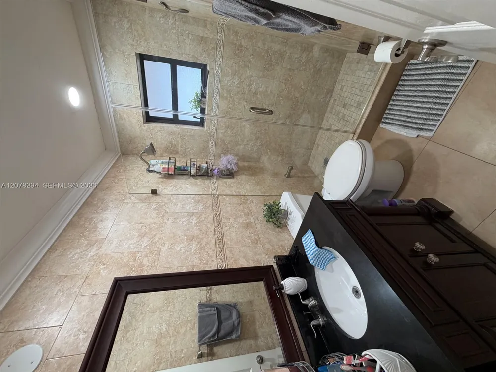 5935 W 26th Ave #204 Hialeah, FL 33016
