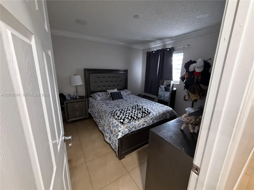 5935 W 26th Ave #204 Hialeah, FL 33016