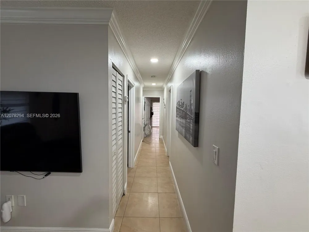 5935 W 26th Ave #204 Hialeah, FL 33016