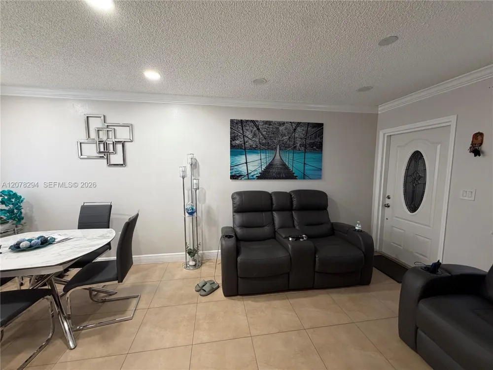 5935 W 26th Ave #204 Hialeah, FL 33016