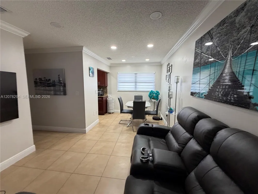 5935 W 26th Ave #204 Hialeah, FL 33016