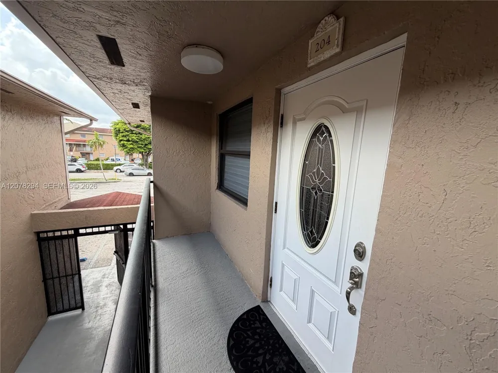 5935 W 26th Ave #204 Hialeah, FL 33016