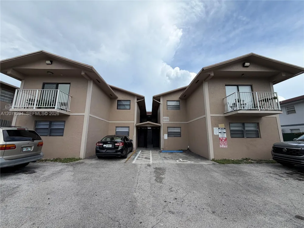 5935 W 26th Ave #204 Hialeah, FL 33016
