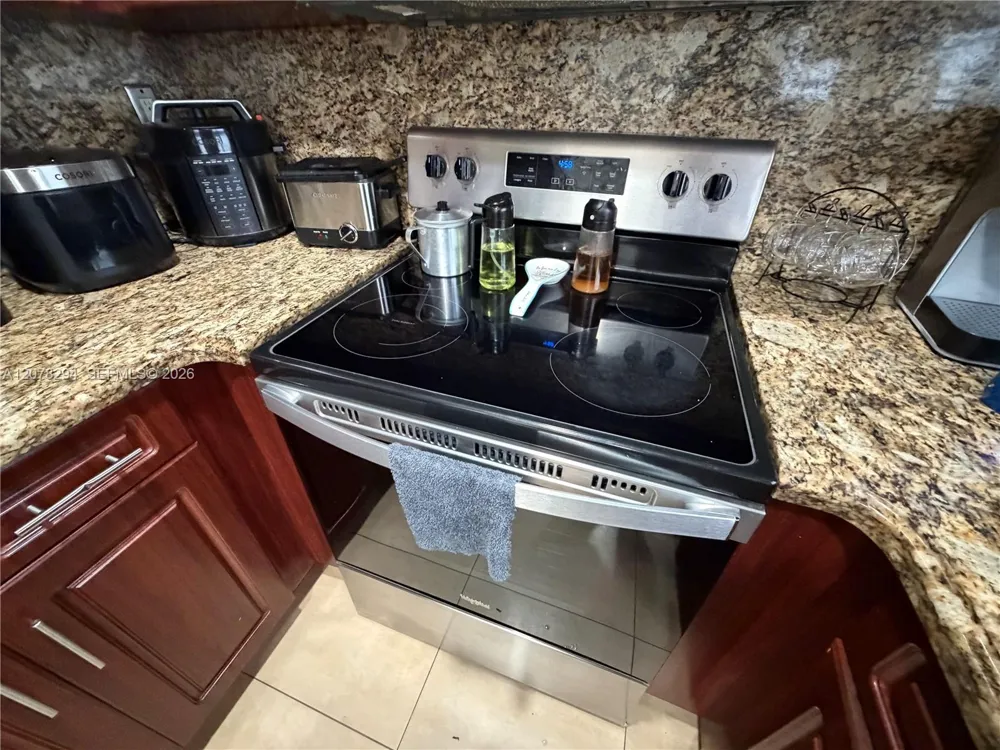 5935 W 26th Ave #204 Hialeah, FL 33016