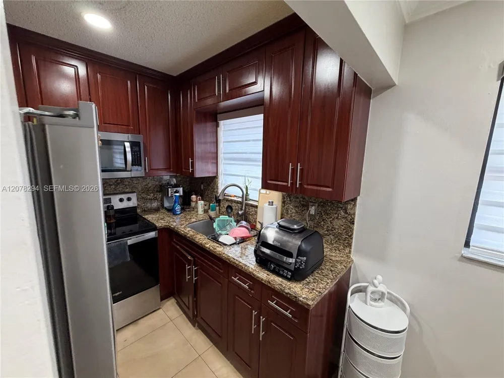 5935 W 26th Ave #204 Hialeah, FL 33016