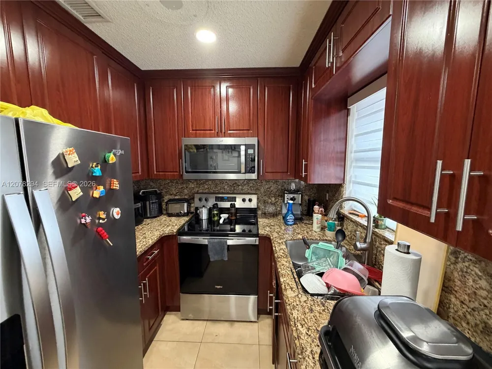 5935 W 26th Ave #204 Hialeah, FL 33016