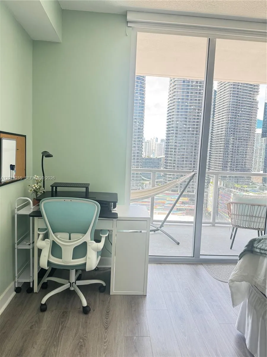 1111 SW 1st Ave #2721-N Miami, FL 33130