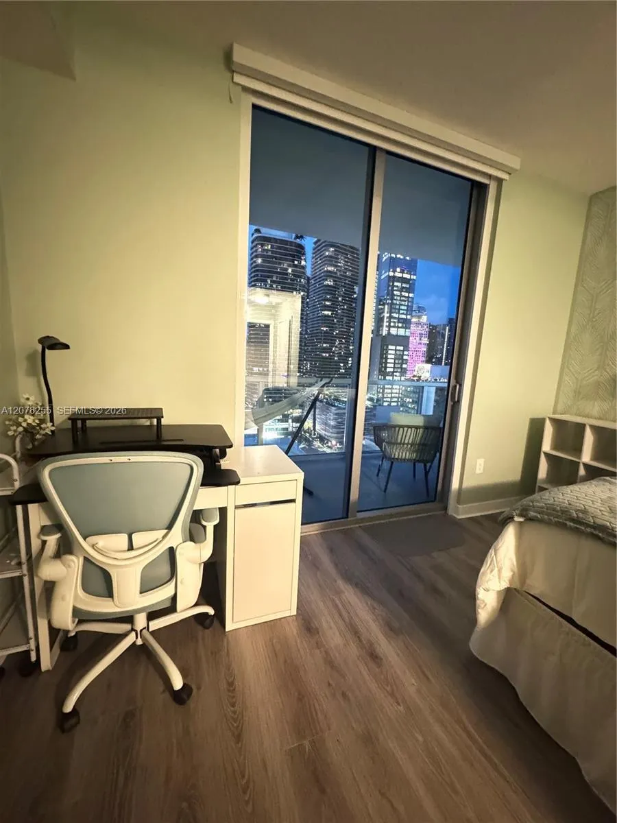1111 SW 1st Ave #2721-N Miami, FL 33130