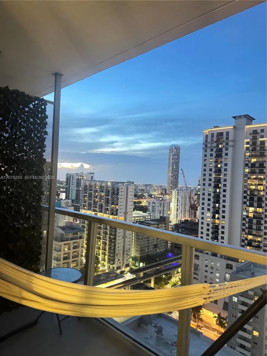 1111 SW 1st Ave #2721-N Miami, FL 33130