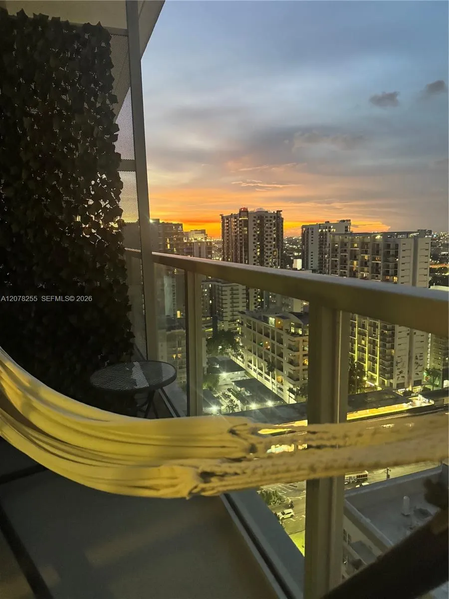 1111 SW 1st Ave #2721-N Miami, FL 33130