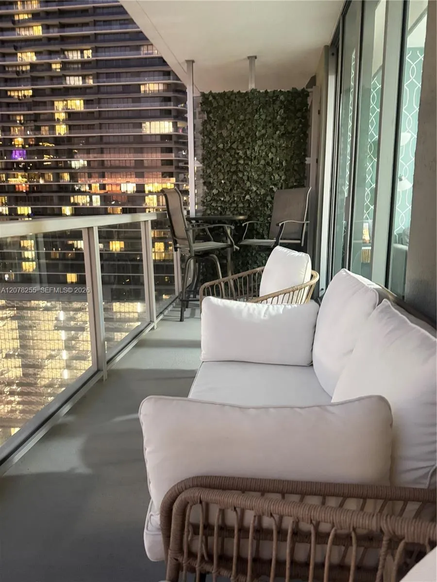 1111 SW 1st Ave #2721-N Miami, FL 33130