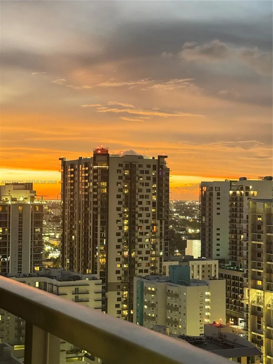 1111 SW 1st Ave #2721-N Miami, FL 33130