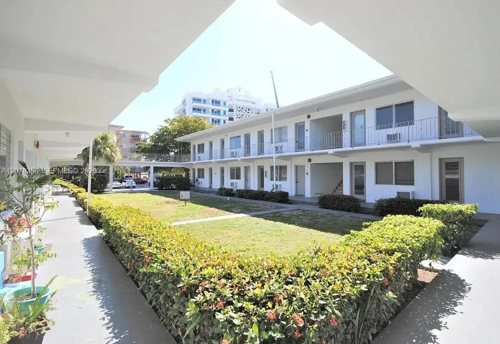 9270 E Bay Harbor Dr #6A Bay Harbor Islands, FL 33154