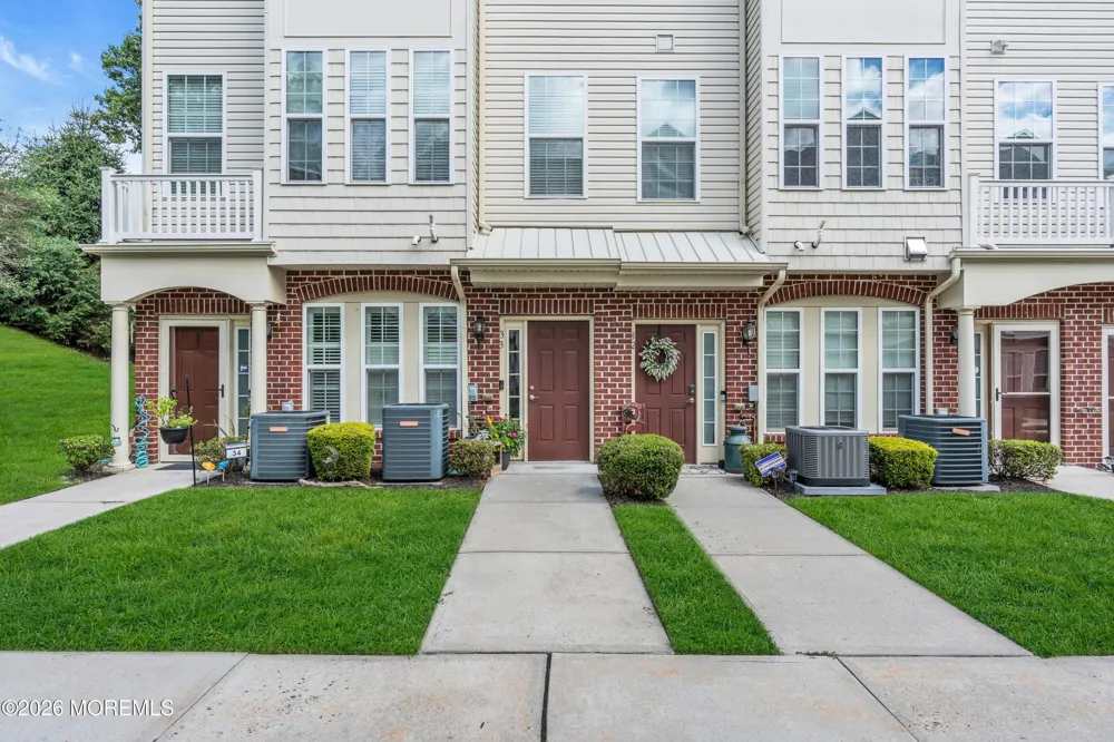 33 Jake Drive Tinton Falls, NJ 07712