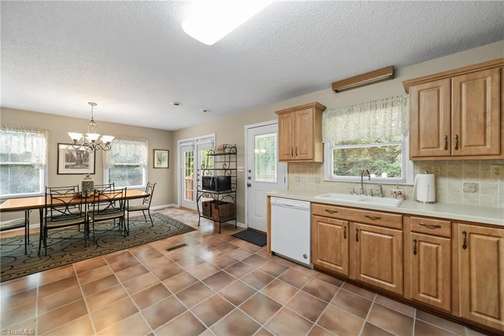5737 Polaris Court Pfafftown, NC 27040