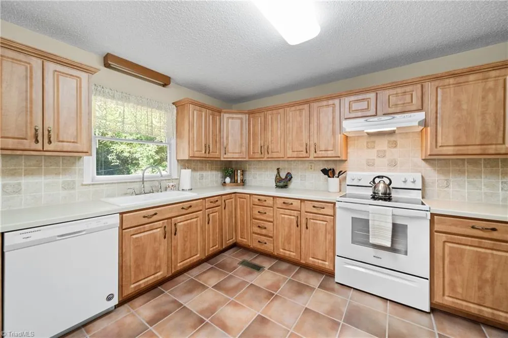 5737 Polaris Court Pfafftown, NC 27040