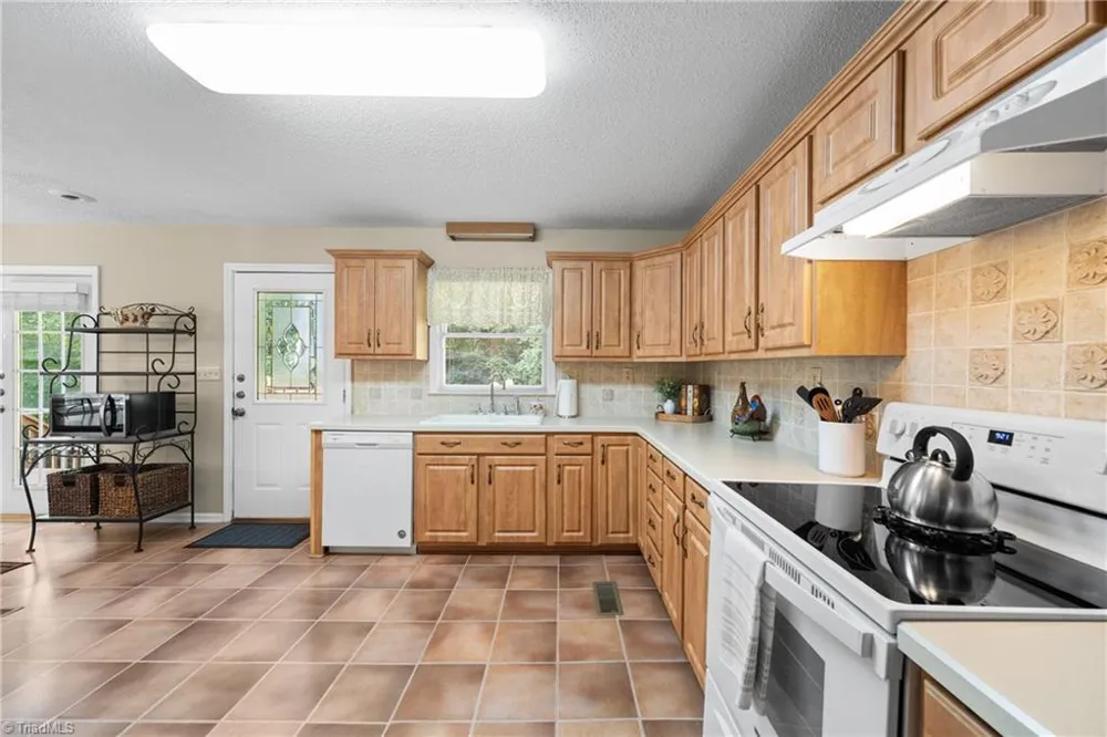 5737 Polaris Court Pfafftown, NC 27040