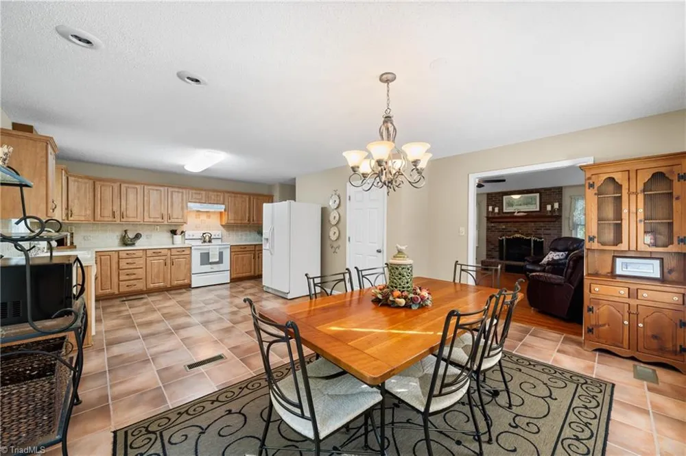 5737 Polaris Court Pfafftown, NC 27040