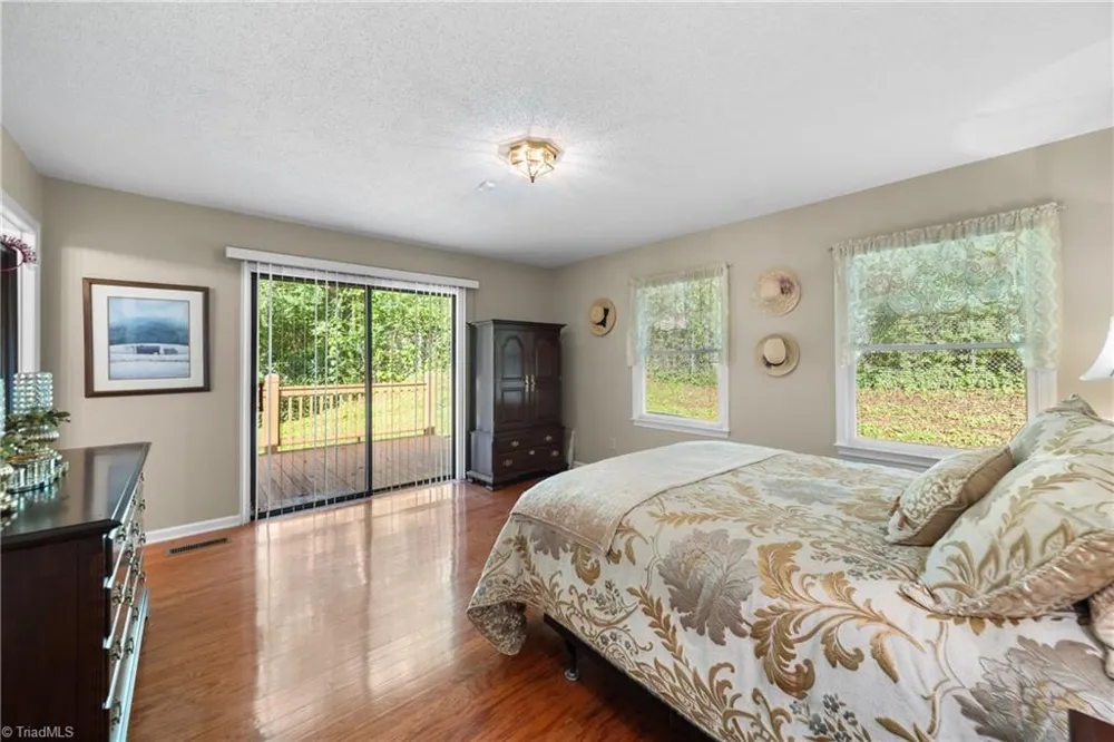 5737 Polaris Court Pfafftown, NC 27040