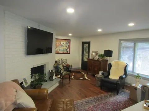 1945 Maplewood Court