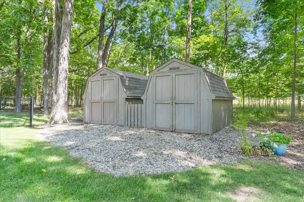 1945 Maplewood Court Caledonia Charter Township, MI 48867