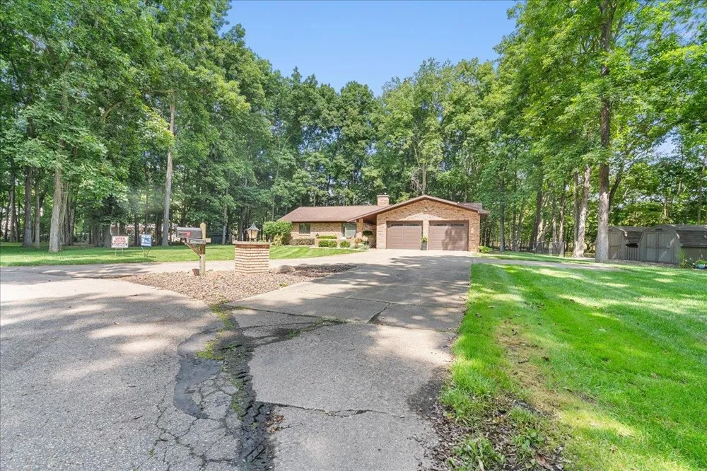 1945 Maplewood Court Caledonia Charter Township, MI 48867