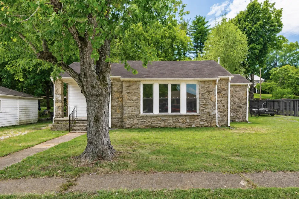 602 Hatcher Dr Fayetteville, TN 37334