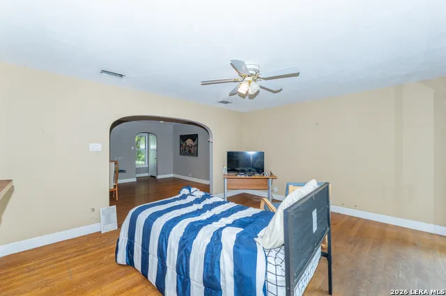 112 Tuttle Rd Terrell Hills, TX 78209