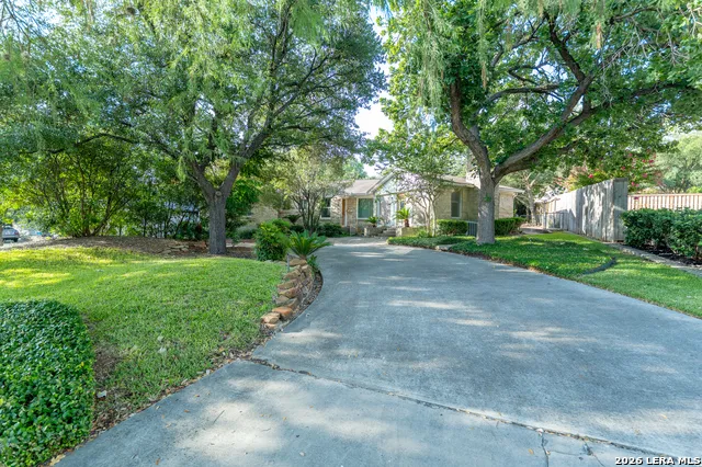 112 Tuttle Rd Terrell Hills, TX 78209