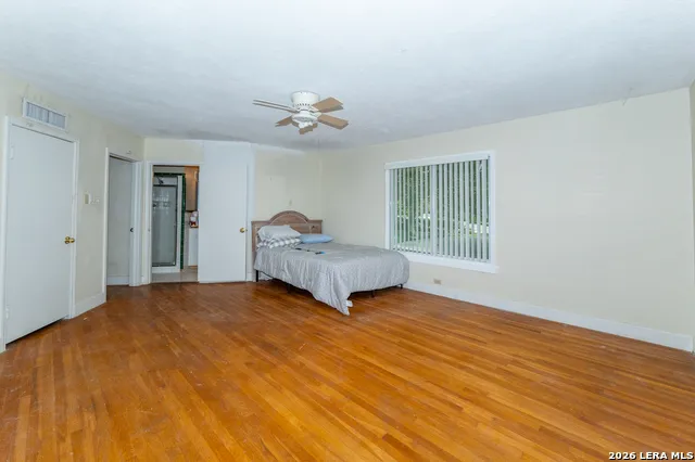 112 Tuttle Rd Terrell Hills, TX 78209