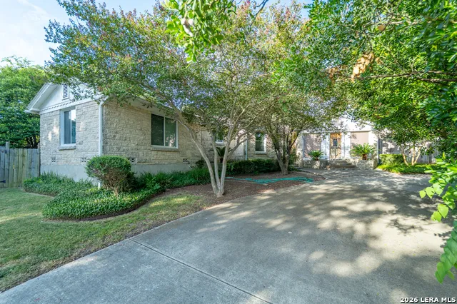 112 Tuttle Rd Terrell Hills, TX 78209
