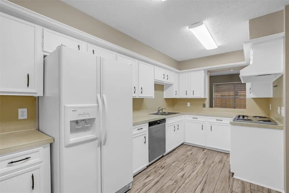 11827 Brook Meadows Lane Meadows Place, TX 77477