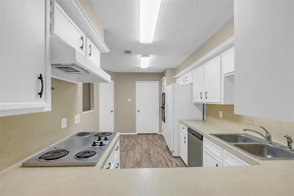 11827 Brook Meadows Lane Meadows Place, TX 77477