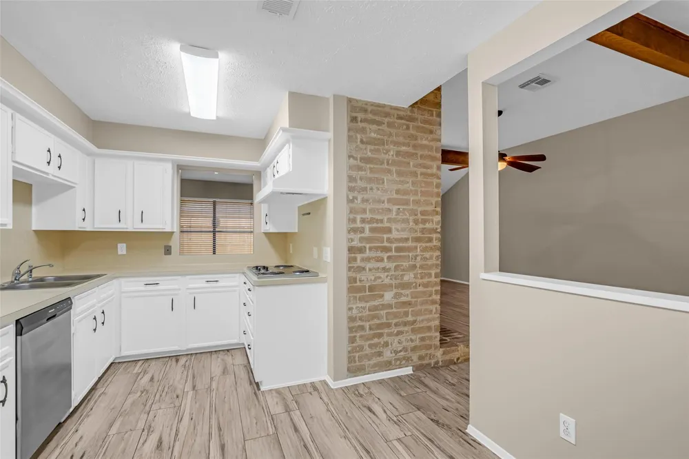 11827 Brook Meadows Lane Meadows Place, TX 77477
