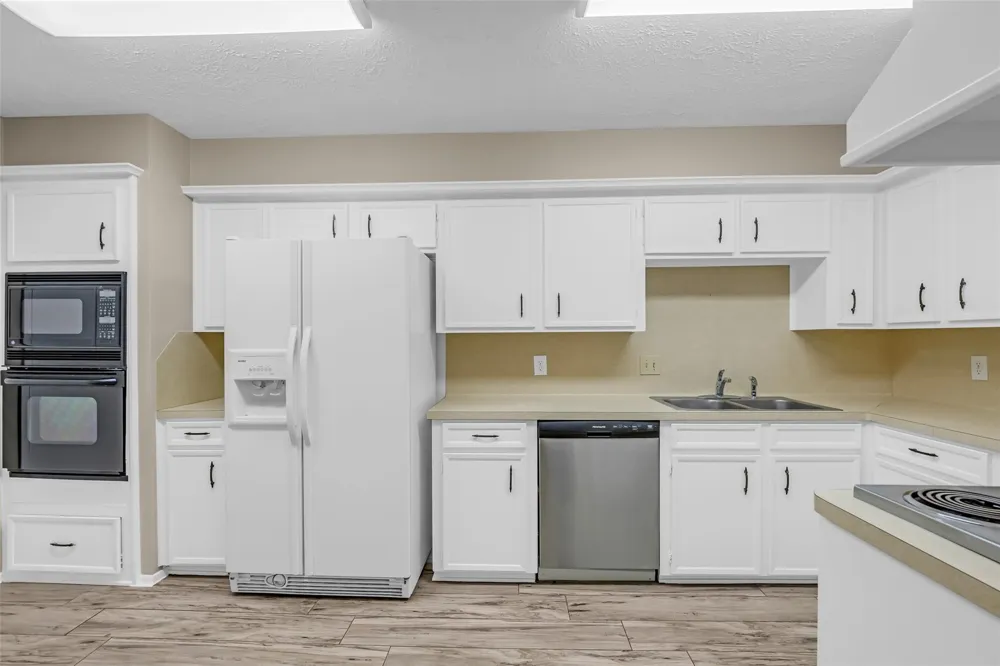 11827 Brook Meadows Lane Meadows Place, TX 77477
