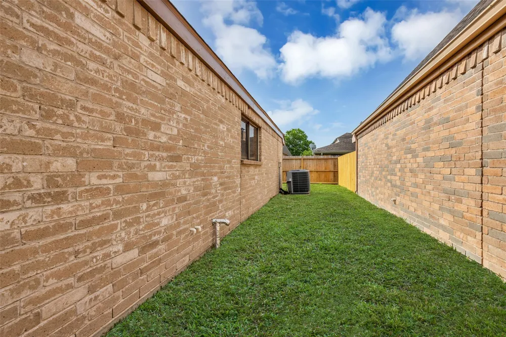 11827 Brook Meadows Lane Meadows Place, TX 77477