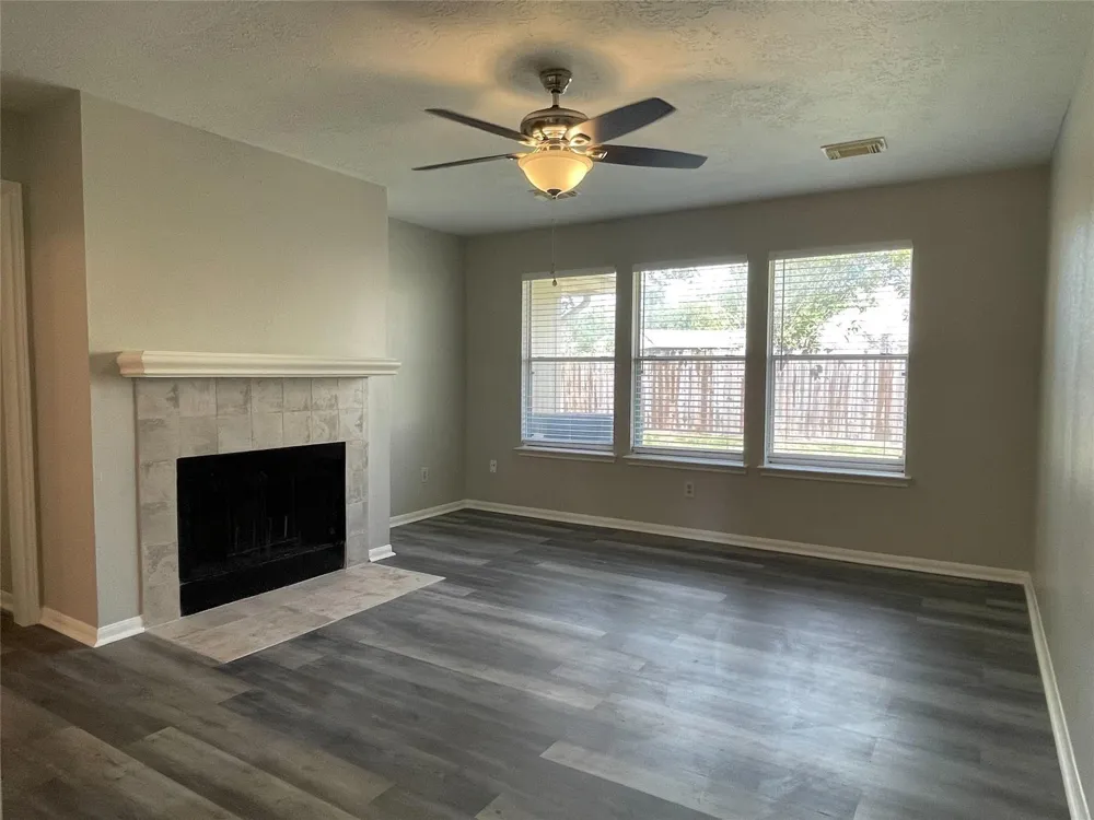 15631 Pilgrim Hall Drive Friendswood, TX 77546